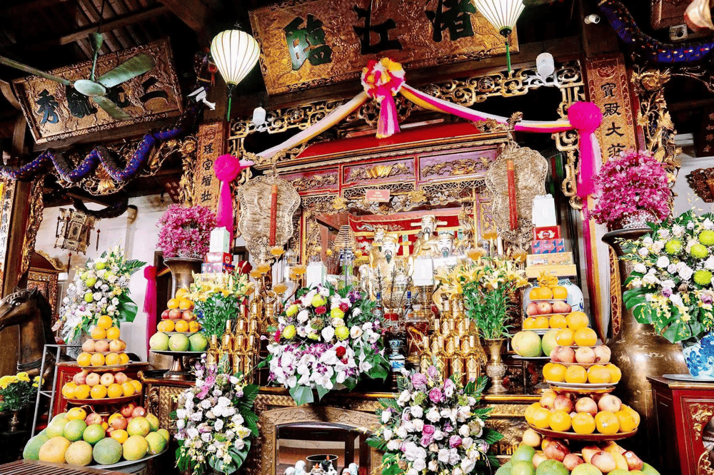 Đền Lảnh Giang là nơi thờ ba vị tướng đời Hùng Vương thứ 18, công chúa Tiên Dung và Chử Đồng Tử. (Nguồn:  Fanpage Lảnh Giang Linh Từ)